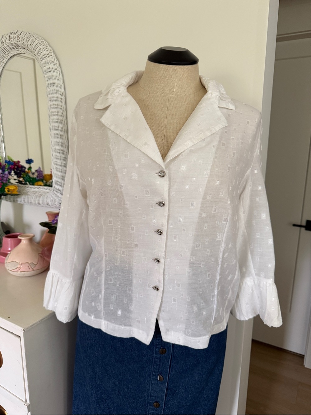 Picardi Women's White Textured Button-Front Blouse
